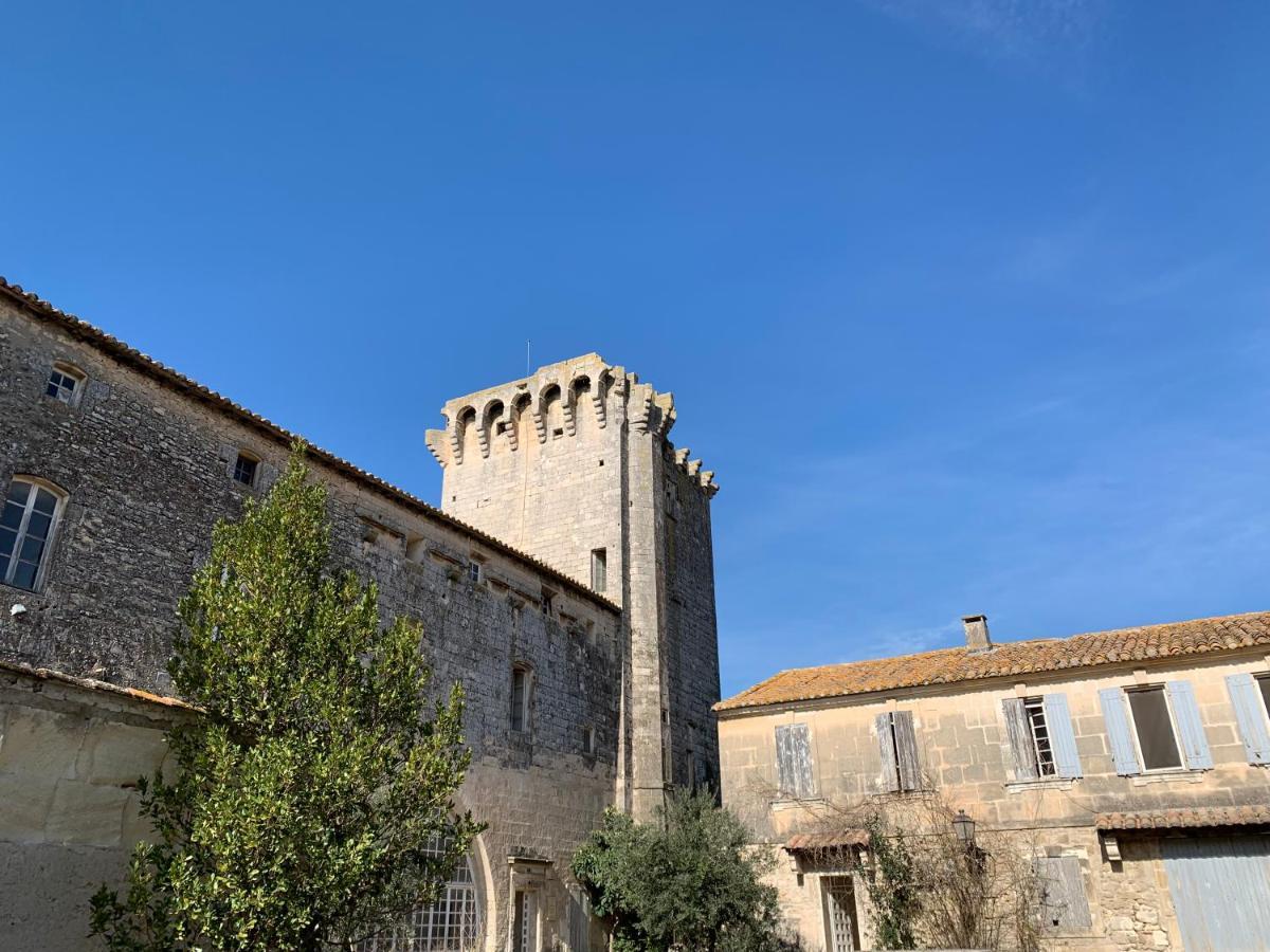 Gite De La Tour Des Abbes Fontvieille Exterior foto