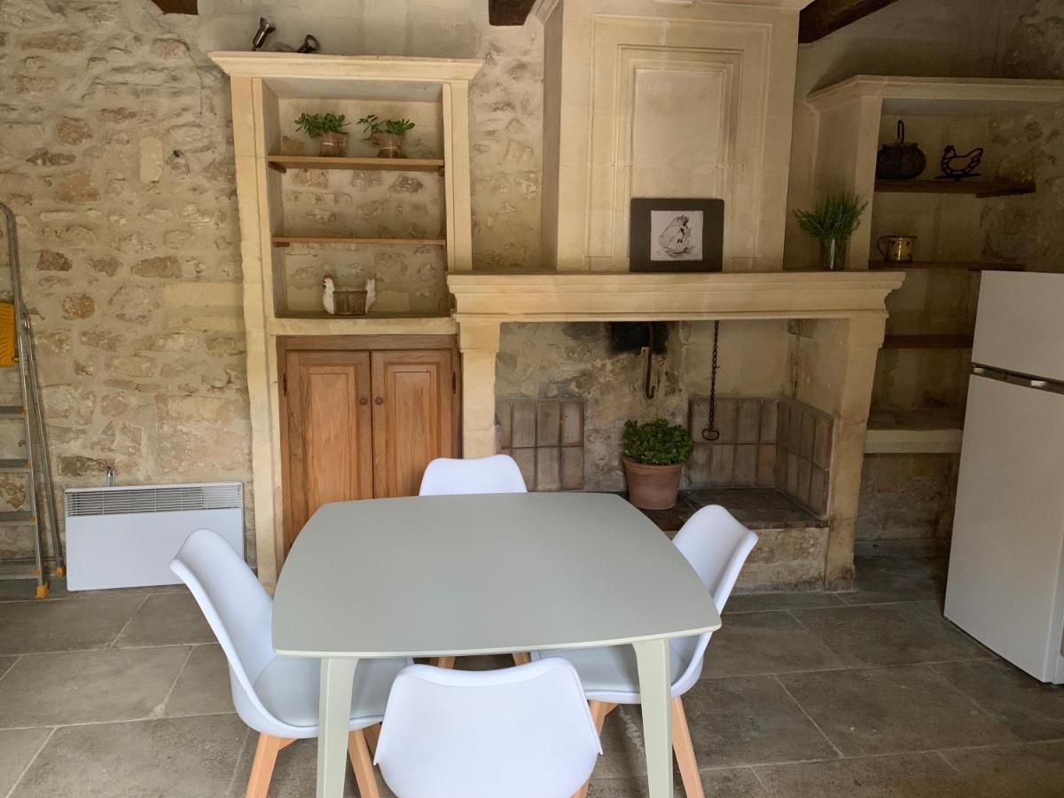 Gite De La Tour Des Abbes Fontvieille Exterior foto